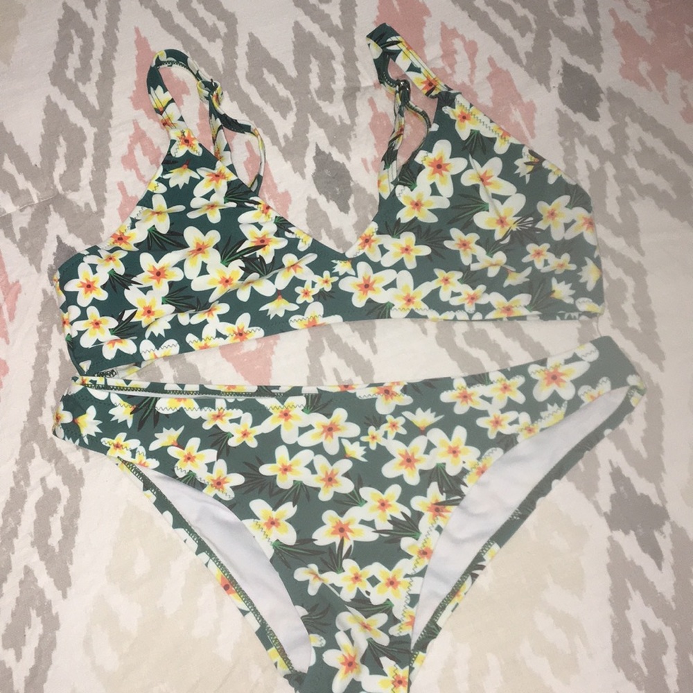 Cupshe Green Floral Two-Piece Bikini